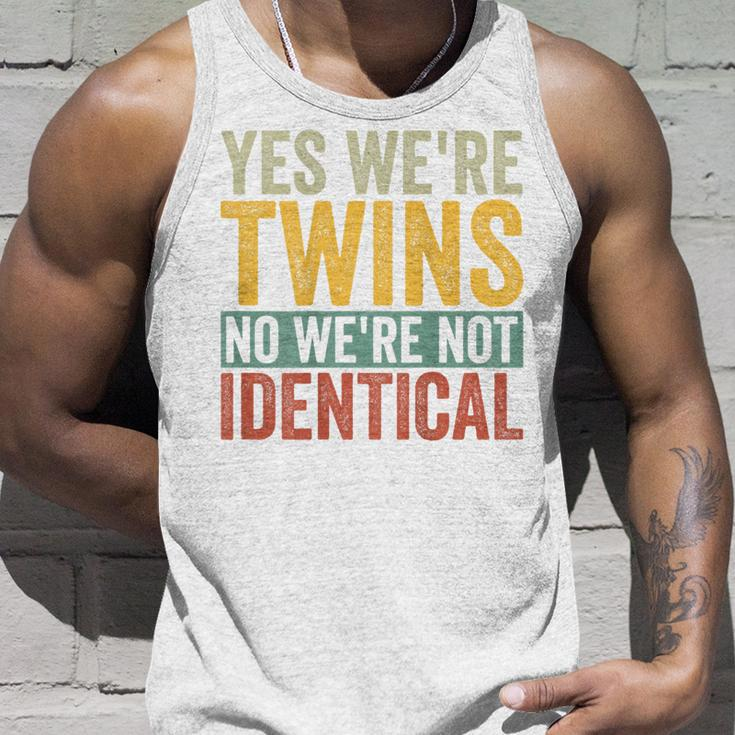 Ja Wir Sind Zwillinge Nein Wir Sind Nicht Identisch Tank Top Geschenke für Ihn