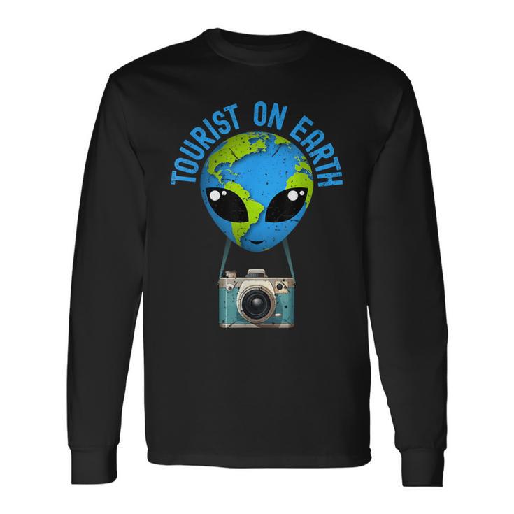 TouristDer Tourist On Earth Alien Earth Day Bevorzugt Den Tag Der Erde Langarmshirts Geschenkideen