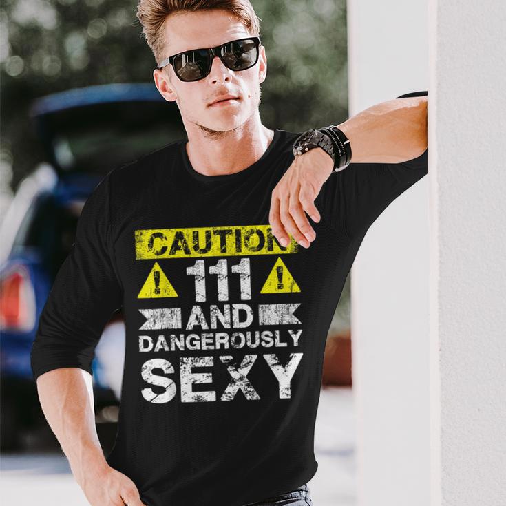 111 And Dangerously Sexy — Lustiger 111 Jahre Alter Junge Zum 111 Geburtstag Langarmshirts Geschenke für Ihn