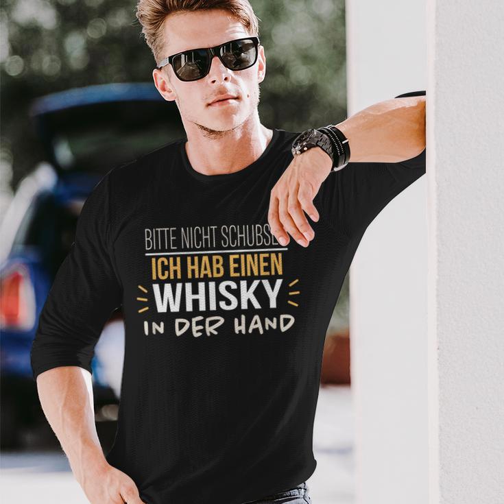 Bitte Nicht Schubsen Ich Hab Einen Whisky In Der Hand Humour German Langarmshirts Geschenke für Ihn