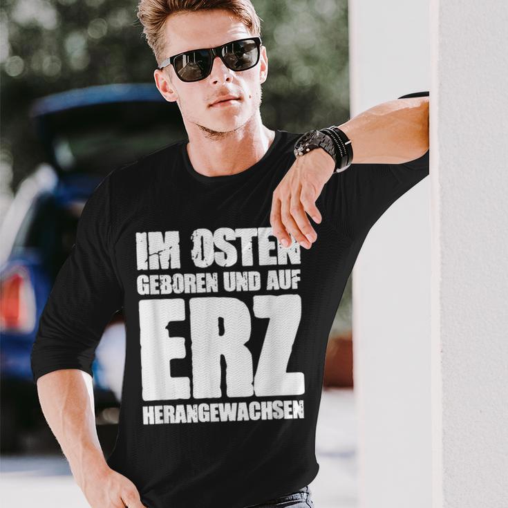 Ddr Ossi Erzgebirge Im Osten Geboren Auf Erz Heranwursen In East Langarmshirts Geschenke für Ihn