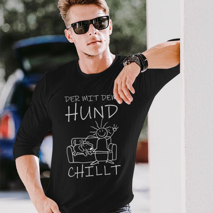 Der Mit Dem Hund Chillt Langarmshirts Geschenke für Ihn