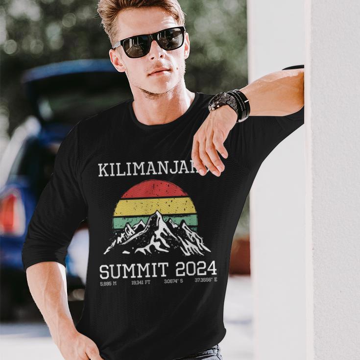 Gipfel Kilimanjaro 2024 Hiking Tanzania Retro Langarmshirts Geschenke für Ihn