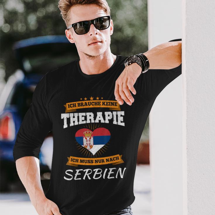 Ich Brauche Keine Therapie Ich Muss Nur Nach Serbien Langarmshirts Geschenke für Ihn