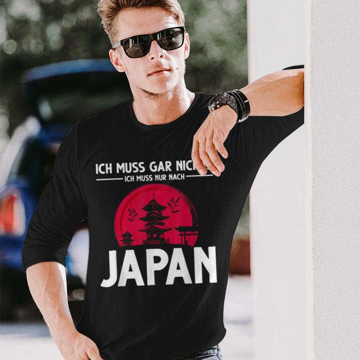 Ich Muss Gar Nichts Ich Muss Nur Nach Japan Langarmshirts Geschenke für Ihn