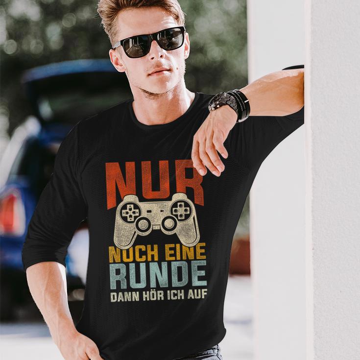 Nur Noch Eine Runde Dann Hör Ich Auf Gamer Zocker Langarmshirts Geschenke für Ihn