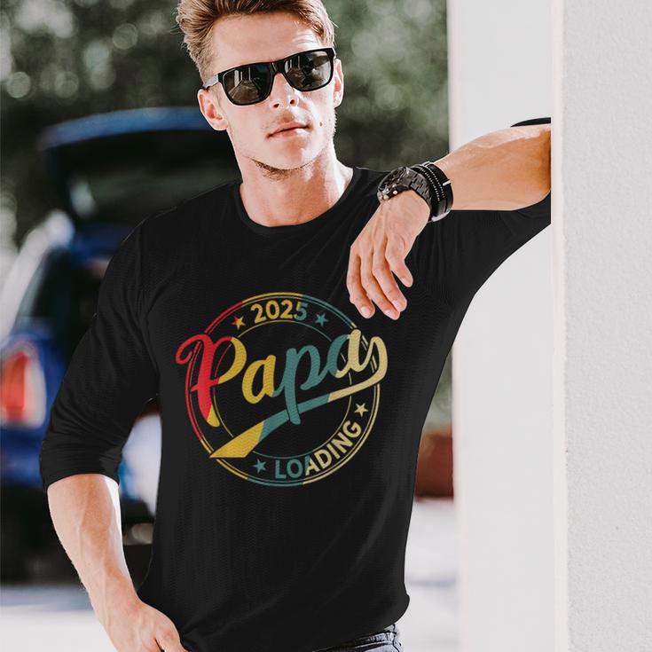 Papa 2025 Loading Werdender Papa 2025 Retro Papa Est 2025 Langarmshirts Geschenke für Ihn