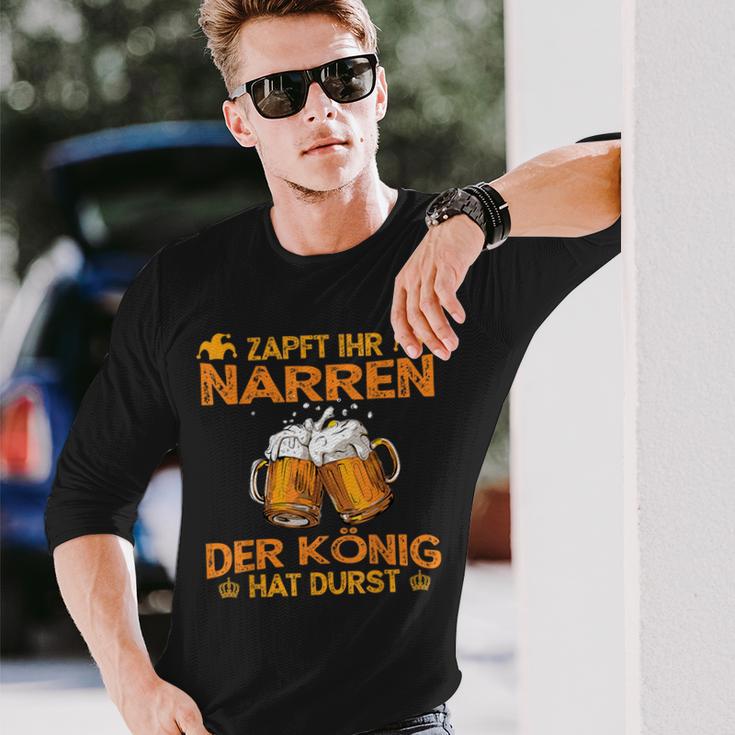 Zapft Ihr Narren Der Konig Hat Durst Lustig Drinker Langarmshirts Geschenke für Ihn