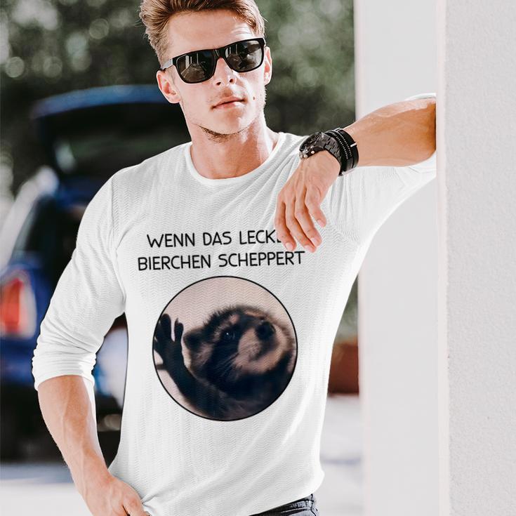 Wenn Das Lecker Bierchen Scheppert X Pedro Raccoon Meme Langarmshirts Geschenke für Ihn