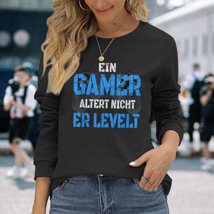 Console Player Ein Gamer Alter Nicht Er Levelt Langarmshirts Geschenke für Sie