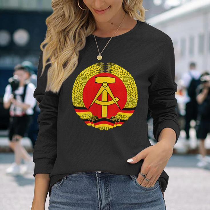 Ddr Coat Of Arms Hammer Sickle Flag Ostalgia Ddr S Langarmshirts Geschenke für Sie