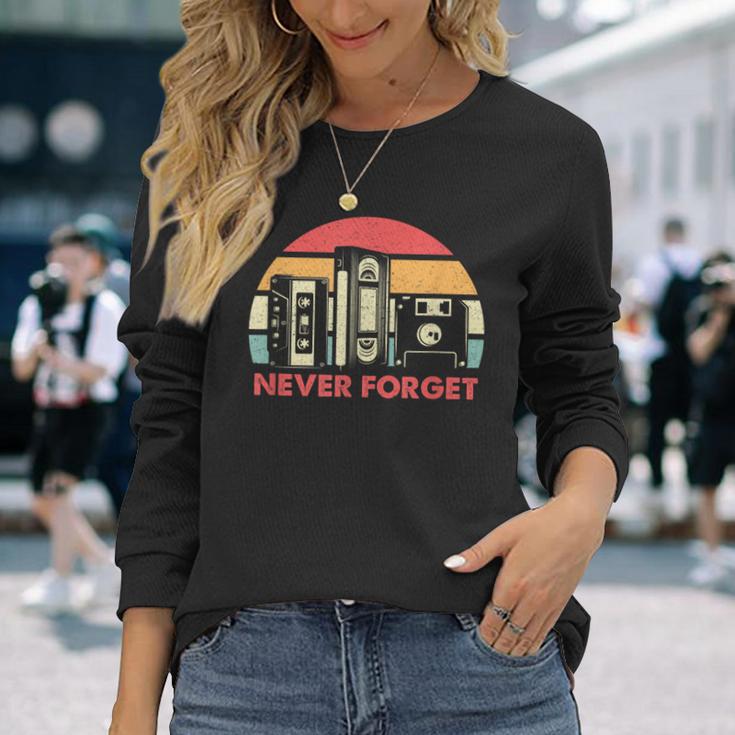 Never Forget Cool Retro Floppy Diskhs And Cassette Tapes Langarmshirts Geschenke für Sie