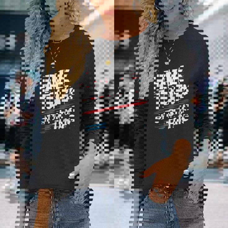 Hawk Tuah 24 A Craché Sur Ce Truc T-shirt à manches longues Cadeaux pour elle
