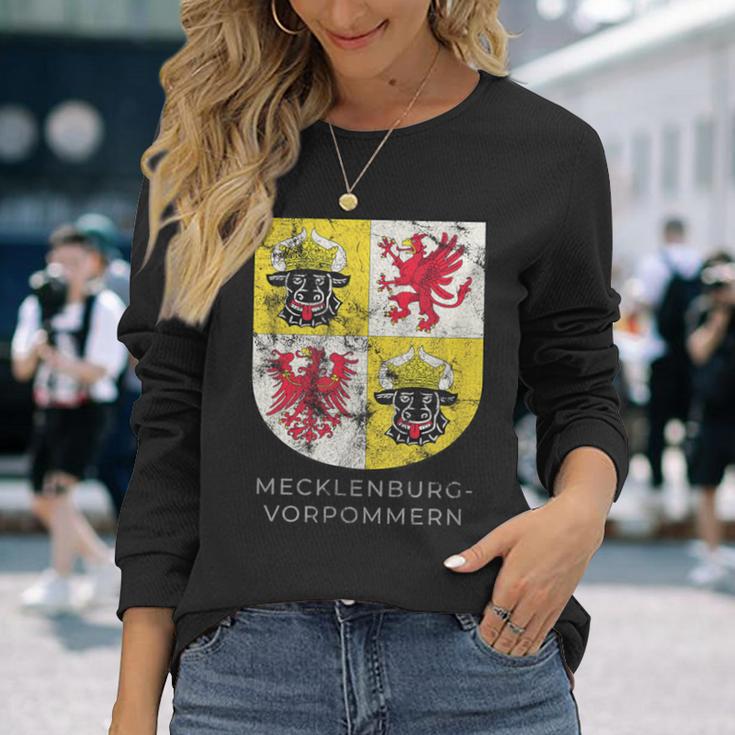 Mecklenburgorpommern German With Crest Langarmshirts Geschenke für Sie