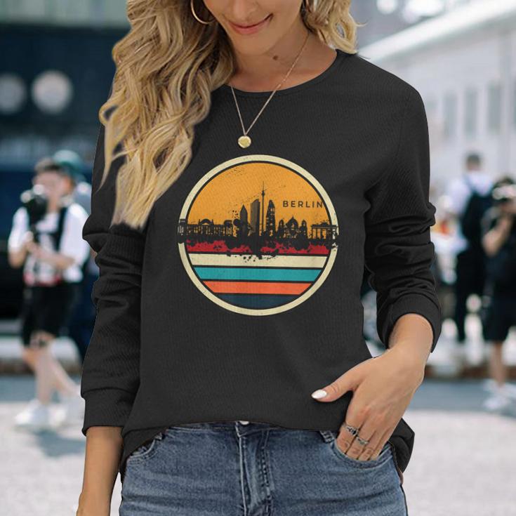 Retrointage Berlin Skyline Berlin City Langarmshirts Geschenke für Sie