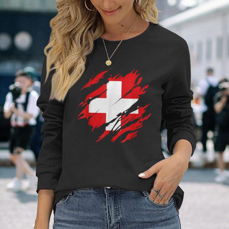 With Swiss Flag Of Switzerland Langarmshirts Geschenke für Sie