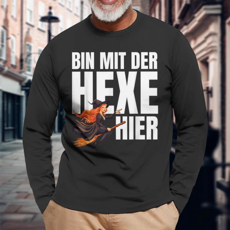 Bin Mit Der Hexe Hier Langarmshirts Geschenke für alte Männer