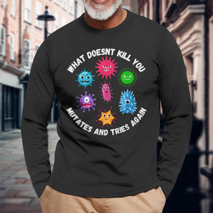 Was Dich Nicht Killt Mutiert Undersucht Es Erneu Microbiology Langarmshirts Geschenke für alte Männer