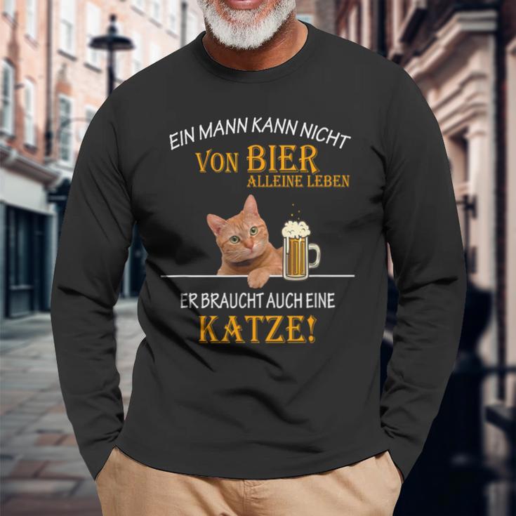 Ein Mann Kann Nichton Bier Allein Leben Katzten Langarmshirts Geschenke für alte Männer