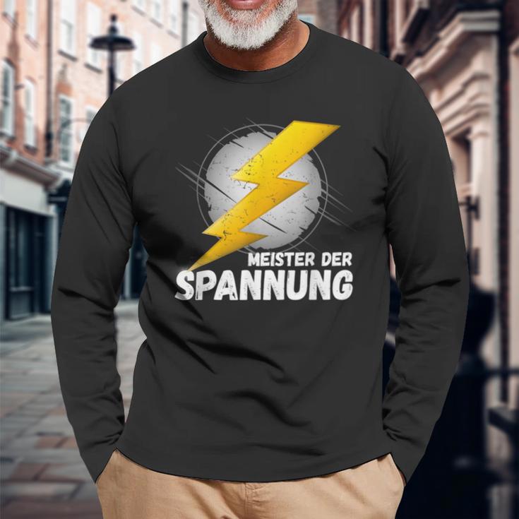 Elektriker Meister Der Spannung Das Elektronik Langarmshirts Geschenke für alte Männer