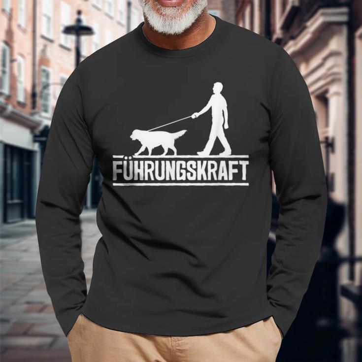 Führungskraft Dog Leading Dog Owner Dog Lover Langarmshirts Geschenke für alte Männer