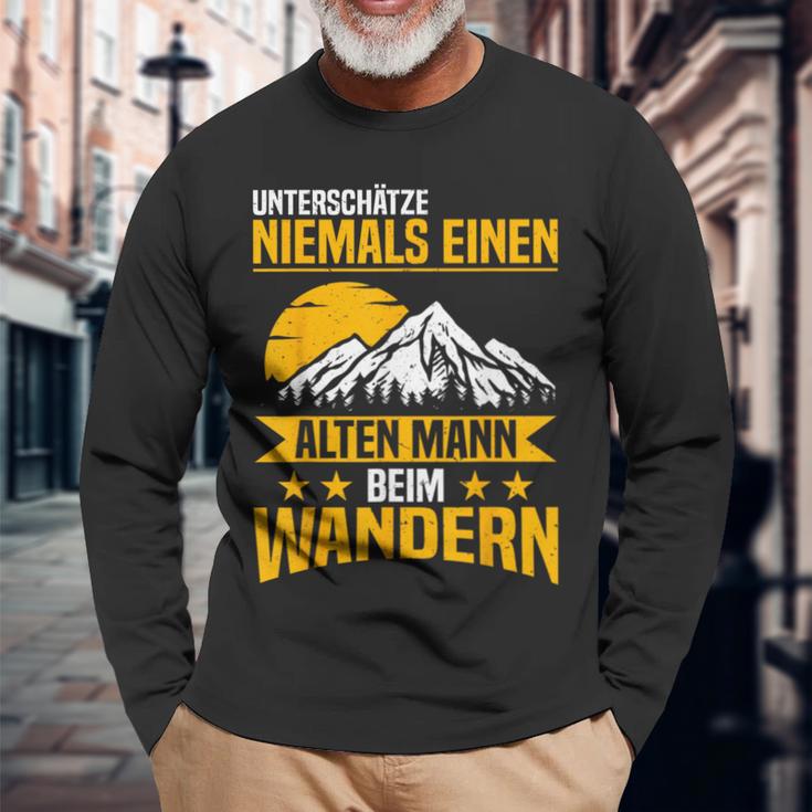 Hikung Underschätze Niemal Eine Alten Mann Weim Hikern S Langarmshirts Geschenke für alte Männer