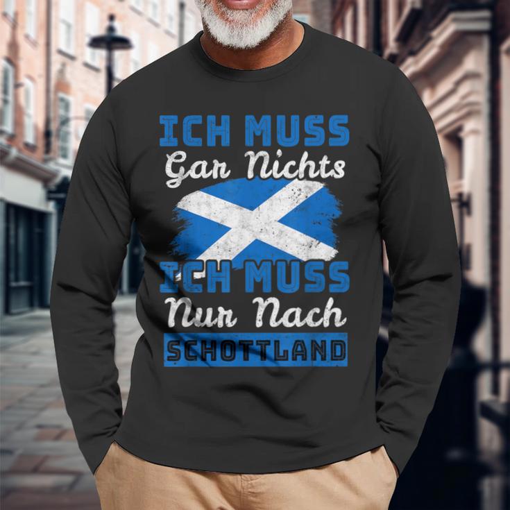 Ich Muss Nur Nach Scotland I Must Not Be In English Langarmshirts Geschenke für alte Männer