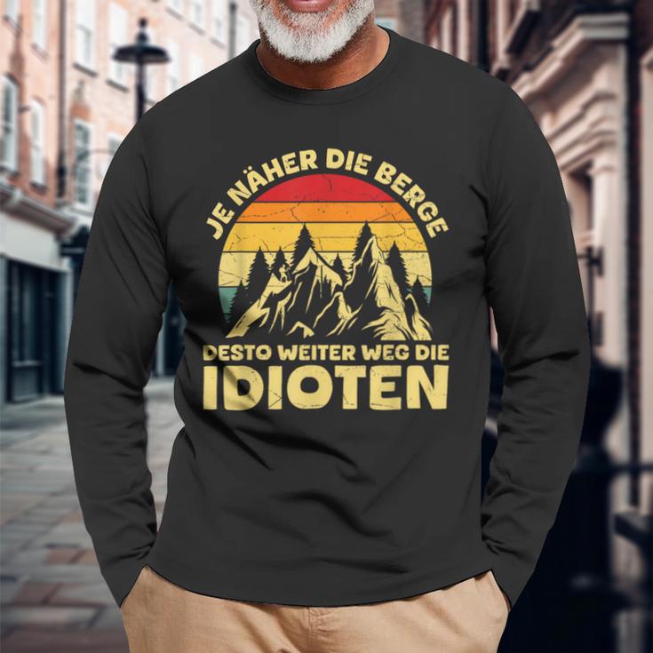 Je Näher Die Berge Desto Weiter Weg Idioten Berglandschaft Langarmshirts Geschenke für alte Männer