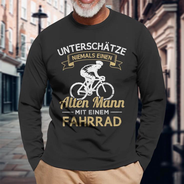 Underschatz Niemals Einen Old Mann Mit Einem Cycling Langarmshirts Geschenke für alte Männer