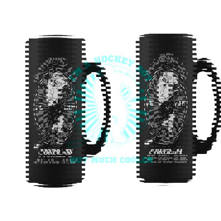 Hockey Sobre Hielo Soy Un Niño De Hockey Como Un Niño Normal Pero Mucho Más Fresco Taza de café