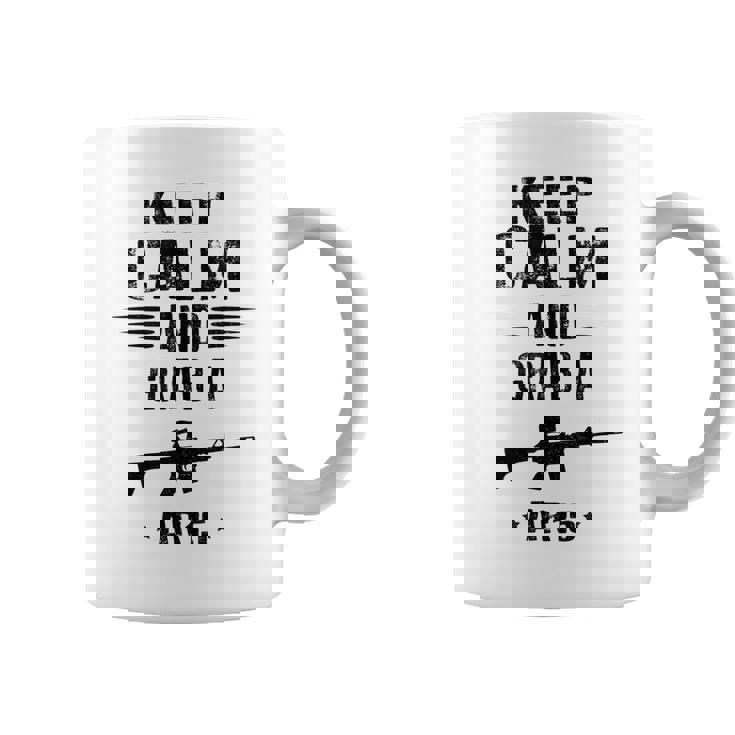 Mantén La Calma Y Agarra Un Rifle De Asalto Ar 15 Taza de café