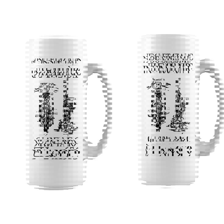 Ne Sous Estimez Jamais Une Mûre Qui Aime L'apéro Tasse