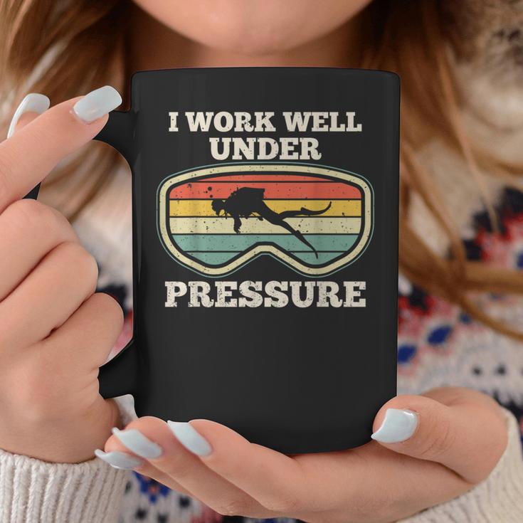 Ich Arbeite Gut Unter Druck I Work Well Under Pressure Tassen Lustige Geschenke