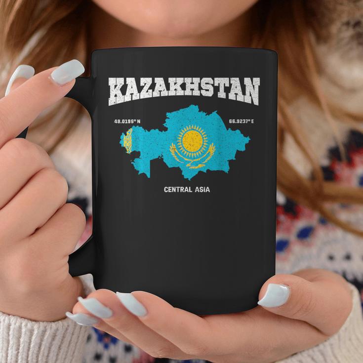 Kazakh Flag And Map Kazakhstan Coordinates Tassen Lustige Geschenke