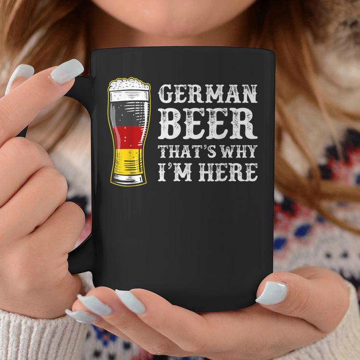 Oktoberfest With German Beer Das Ist Warum Ich Hier Bier German Beer German Beer Tassen Lustige Geschenke