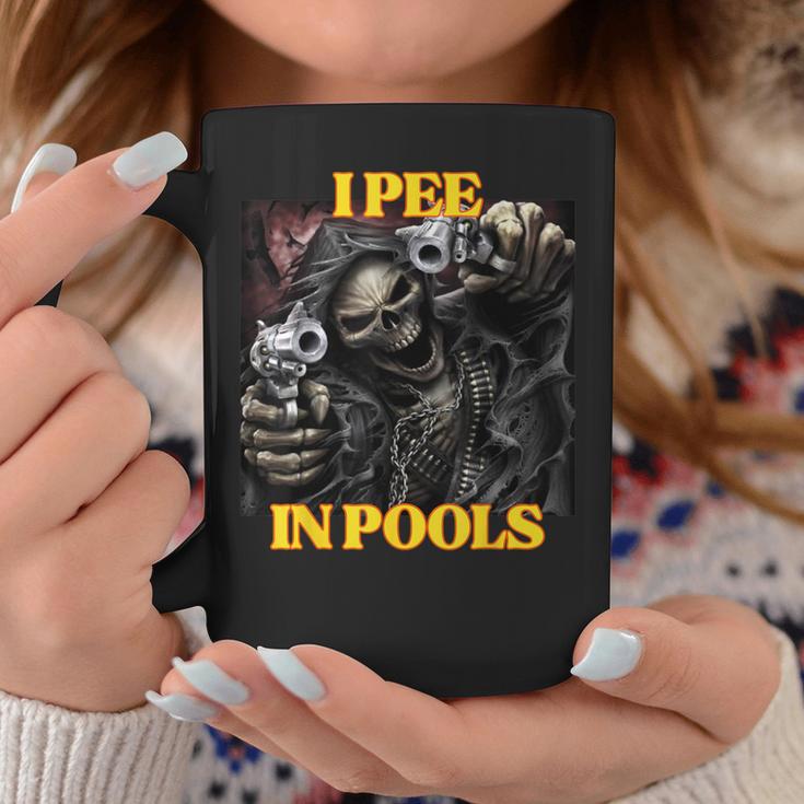 I Pee In Pools Cringe Hard Skeleton Meme Tassen Lustige Geschenke