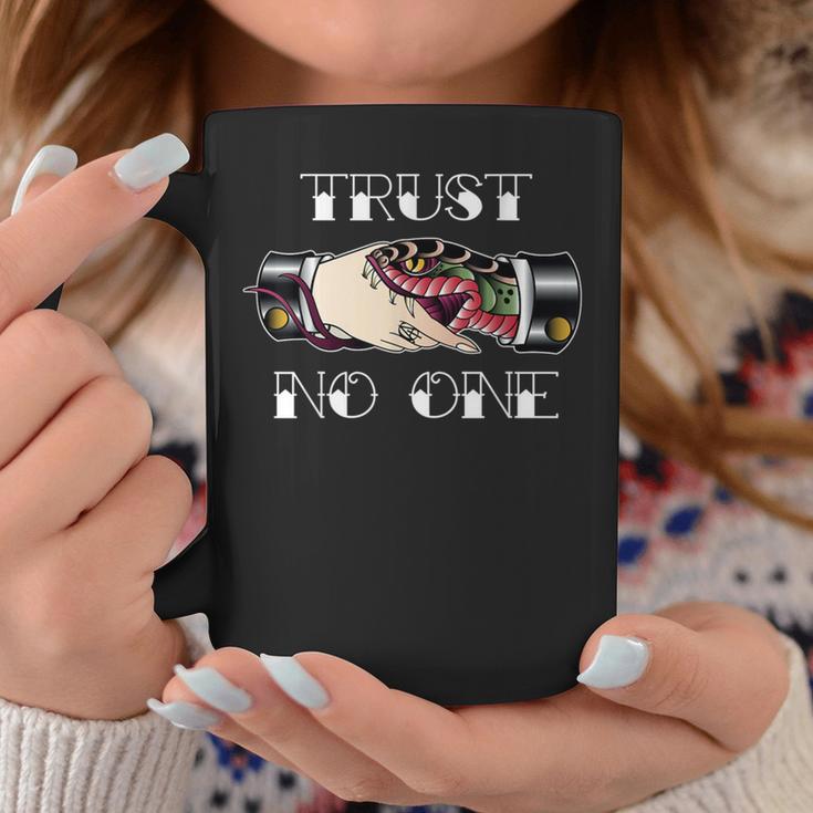 Trust No Oneintage Snake Handshake Tassen Lustige Geschenke