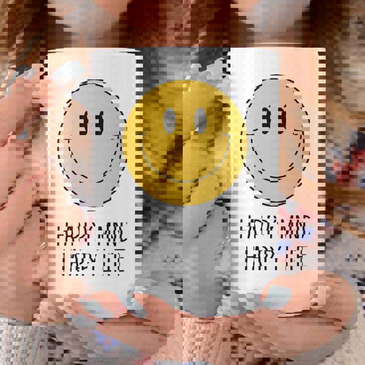 Donna Happy Mind Happy Life Yellow Smile Face Motivazione Citazione Con Collo A Tazze Regalos divertidos