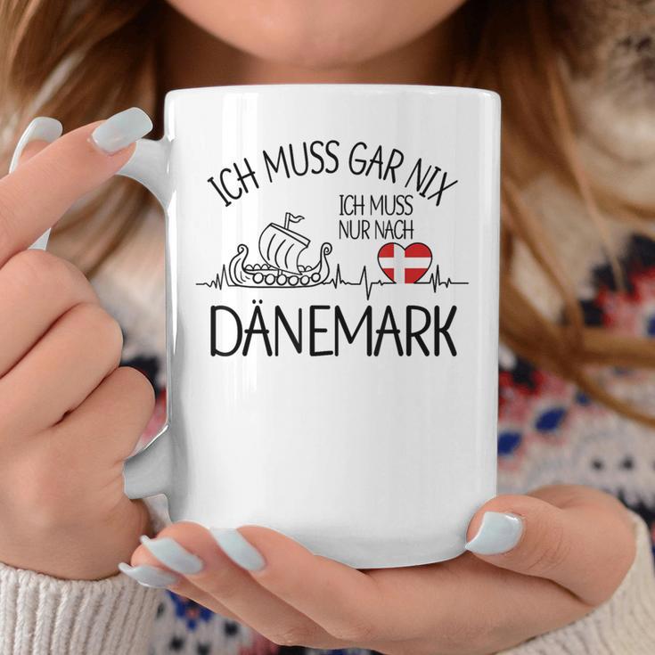 Ich Muss Gar Nix Ich Muss Nur Nach Denmark Gray S Tassen Lustige Geschenke