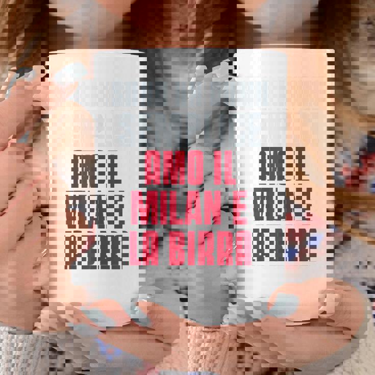 Io Sono Un Uomo Semplice Amo Milano E La Birra Tazze Regalos divertidos