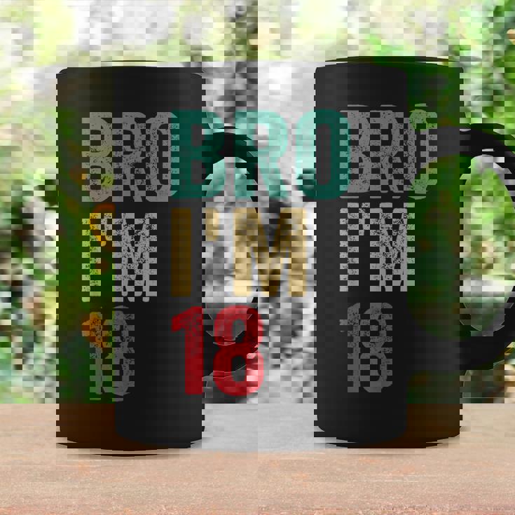 Bro I'm 18 Anni Ragazze Ragazzi 18° Compleanno Retro 18° Compleanno Tazze Ideas de regalos