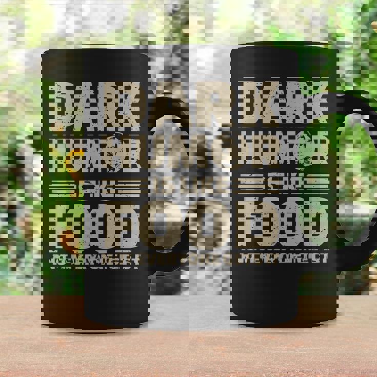 El Humor Oscuro Es Como La Comida No Todo El Mundo Lo Consigue Stalin Taza de café Ideas de regalos