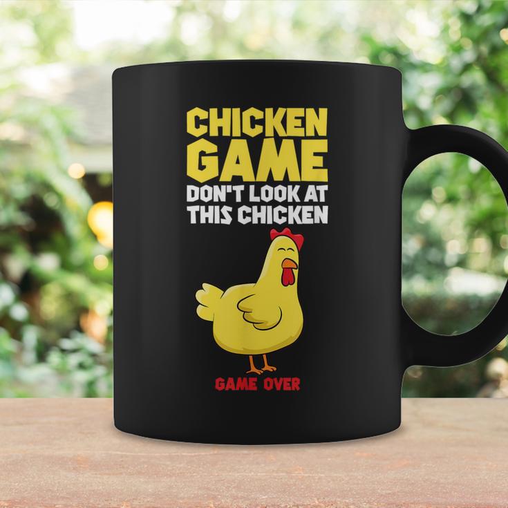 Chicken Game Schau Nicht Auf Das Huhn Tassen Geschenkideen