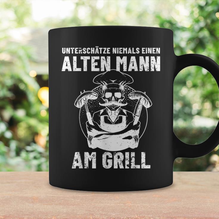 Grillen Unterschatze Niemal Ein Alten Mann Mit Grill S Tassen Geschenkideen