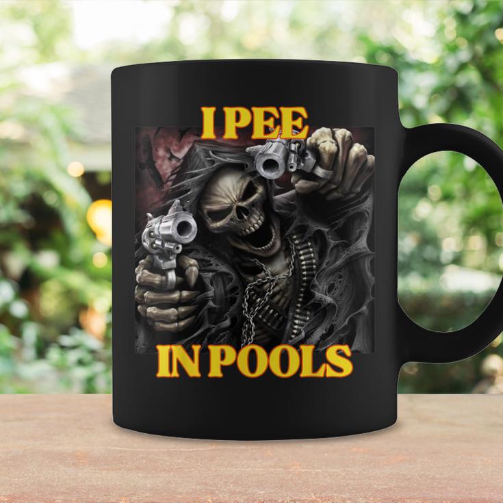 I Pee In Pools Cringe Hard Skeleton Meme Tassen Geschenkideen