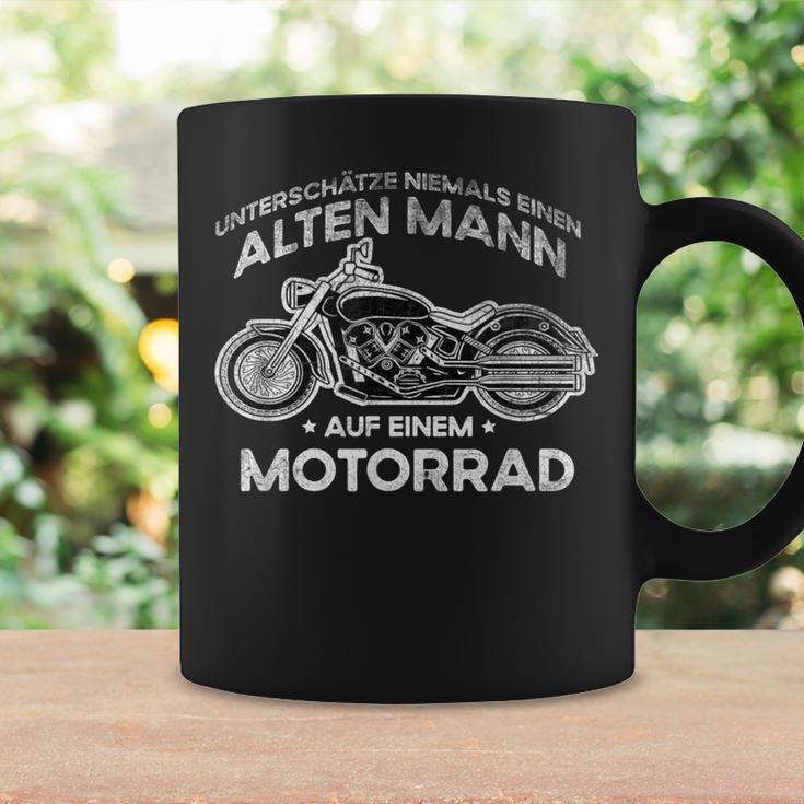 Unterschatz Niemals Eine Alte Mann Auf Einem Motorrad Ger Tassen Geschenkideen