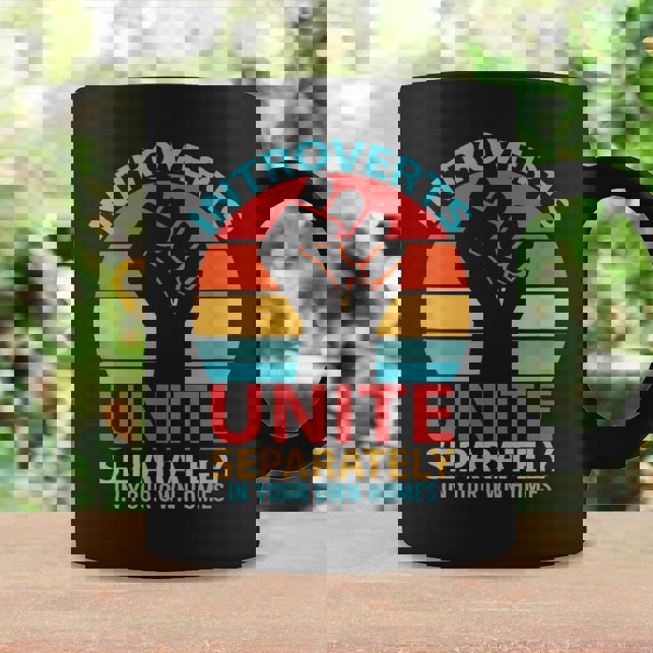 Vintage Introverts Unite Separately In Your Own Homes Tazze Ideas de regalos
