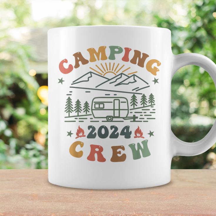 Camping Crew 2024 Familienpassender Sommertrip Camp Retro Tassen Geschenkideen