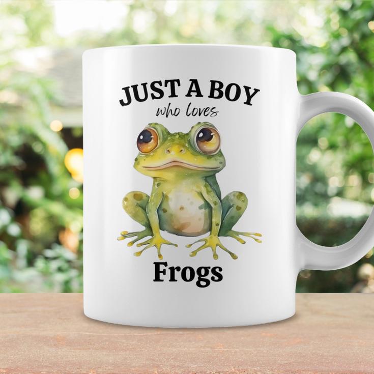 Solo Un Niño Que Ama Las Ranas Para Los Niños Que Aman Los Anfibios Taza de café Ideas de regalos