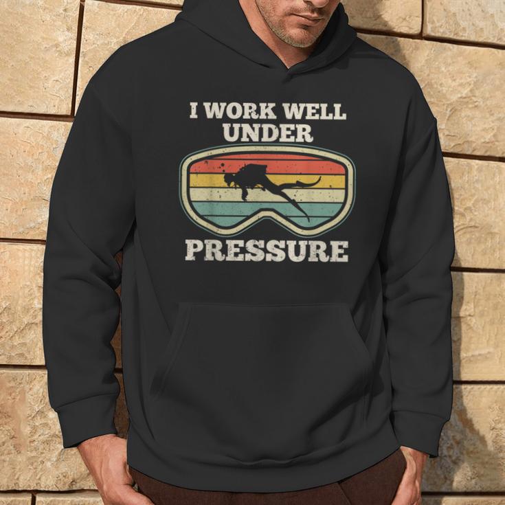 Ich Arbeite Gut Unter Druck I Work Well Under Pressure Kapuzenpullover Lebensstil